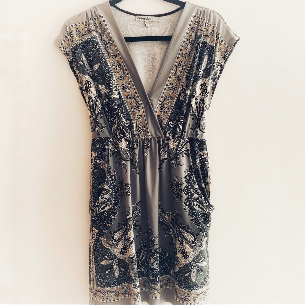 Sexy but cool, wrap style dress... with pockets!